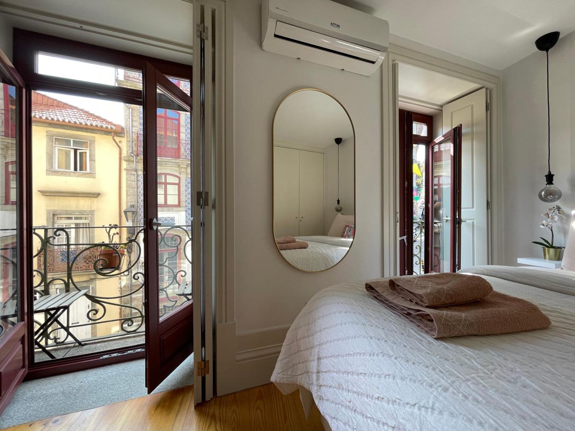 Historic Porto Balcony Hideaway - Taipas House 60 Apartment Exterior foto
